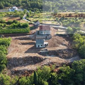 Imotski Vinjani Donji tri legalizirana objekta sa zemljištem