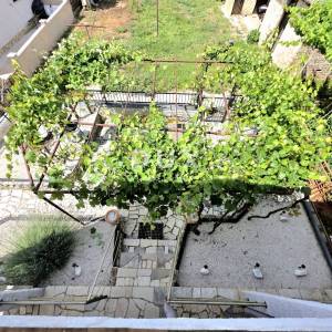 ISTRA, FAŽANA - Obiteljska kuća s dva stana na mirnoj lokaciji, nadomak plaža