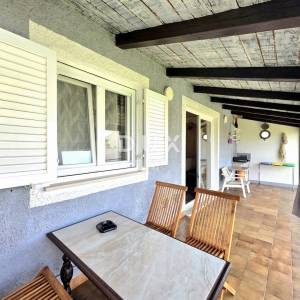 ISTRA, FAŽANA - Obiteljska kuća s dva stana na mirnoj lokaciji, nadomak plaža