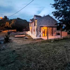 ISTRA, LABIN - Adaptirana kamena ljepotica