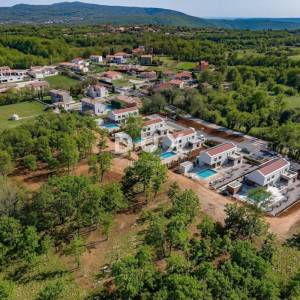 ISTRA, LABIN - Moderna novogradnja na prostranoj okućnici