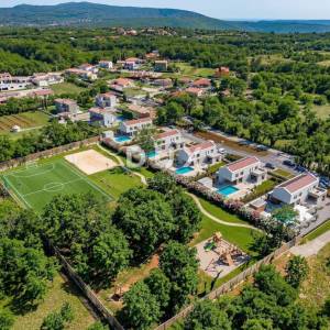 ISTRA, LABIN - Moderna novogradnja na prostranoj okućnici