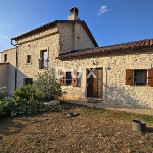 ISTRA, LABIN - Renovirana kamena kuća s dvije stambene jedinice
