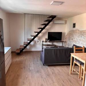 ISTRA, LABIN - Renovirana kamena kuća s dvije stambene jedinice