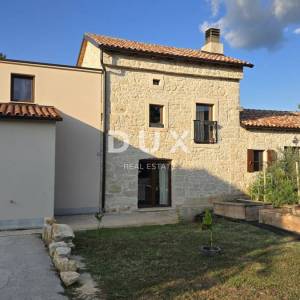 ISTRA, LABIN - Renovirana kamena kuća s dvije stambene jedinice