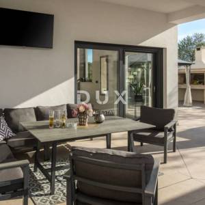 Istra, Labin – samostojeća kuća 190 m², bazen, wellness