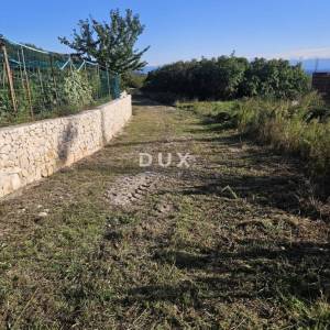 ISTRA, LABIN - Zemljište s dozvolom za gradnju i pogledom na more – projekt za 4 stana