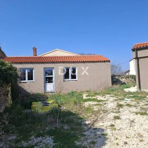 ISTRA, MARČANA - Kamena kuća u fazi renovacije!
