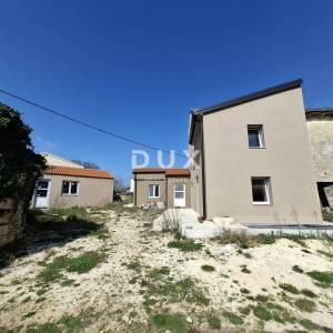 ISTRA, MARČANA - Kamena kuća u fazi renovacije!