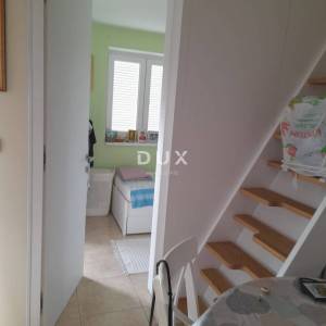 ISTRA, NOVIGRAD – Atraktivan dvosobni stan s galerijama i pogledom na more