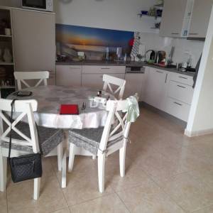 ISTRA, NOVIGRAD – Atraktivan dvosobni stan s galerijama i pogledom na more