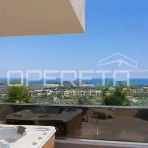 Istra, Poreč okolica-Atraktivna kuća u nizu s bazenom i pogledom na more