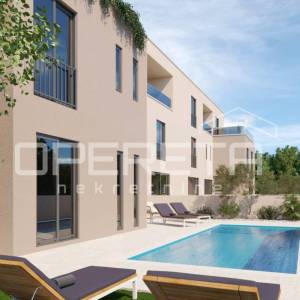 Istra, Poreč okolica – kuća u nizu, 187 m², bazen, blizina mora