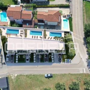 Istra, Poreč okolica – kuća u nizu, 187 m², bazen, blizina mora