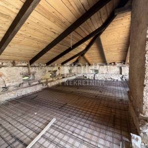 Istra, Pula, 166m2, dvije etaže u roh bau izdanju