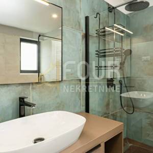 Istra, Rovinj - centar, 131 m2, luksuzan stan, 2s+db, terasa + balkon