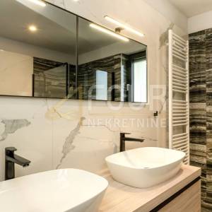 Istra, Rovinj - centar, 131 m2, luksuzan stan, 2s+db, terasa + balkon
