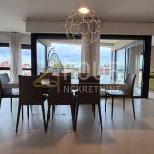 Istra, Rovinj, luksuzni dvoetažni penthouse, garaža, 100m od mora i plaže