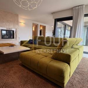 Istra, Rovinj, luksuzni dvoetažni penthouse, garaža, 100m od mora i plaže
