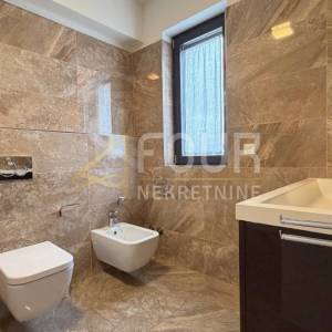 Istra, Rovinj, luksuzni dvoetažni penthouse, garaža, 100m od mora i plaže