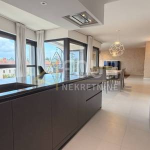 Istra, Rovinj, luksuzni dvoetažni penthouse, garaža, 100m od mora i plaže