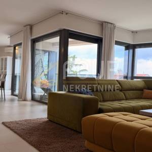 Istra, Rovinj, luksuzni dvoetažni penthouse, garaža, 100m od mora i plaže