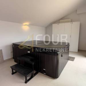 Istra, Rovinj, luksuzni dvoetažni penthouse, garaža, 100m od mora i plaže