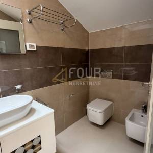 Istra, Rovinj, luksuzni dvoetažni penthouse, garaža, 100m od mora i plaže