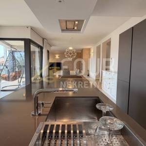 Istra, Rovinj, luksuzni dvoetažni penthouse, garaža, 100m od mora i plaže