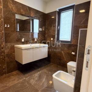 Istra, Rovinj, luksuzni dvoetažni penthouse, garaža, 100m od mora i plaže