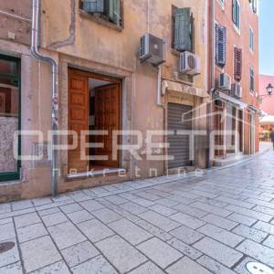 Istra, Rovinj, Ulica Carera, PRILIKA - stan 33 m2 na odličnoj lokaciji, 4.kat
