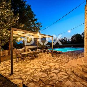 ISTRA, SVETI LOVREČ - Rustikalna kuća s bazenom