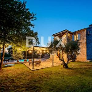 ISTRA, SVETI LOVREČ - Rustikalna kuća s bazenom