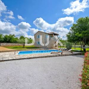 ISTRA, SVETI LOVREČ - Rustikalna kuća s bazenom