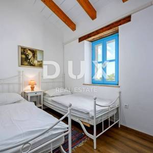 ISTRA, SVETI LOVREČ - Rustikalna kuća s bazenom