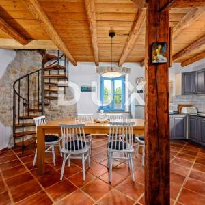 ISTRA, SVETI LOVREČ - Rustikalna kuća s bazenom