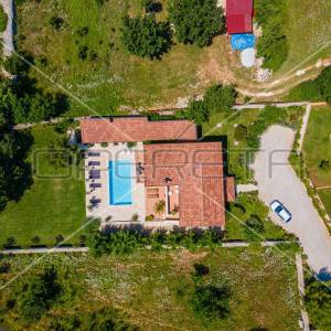 Istra, Svetvinčenat, impresivna rustikalna vila sa bazenom na zemljištu od 1527 
