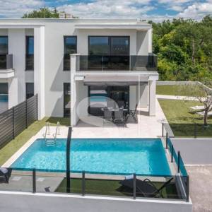 Istra, Umag - dvojna kuća s bazenom, 4 spavaće, pogled more