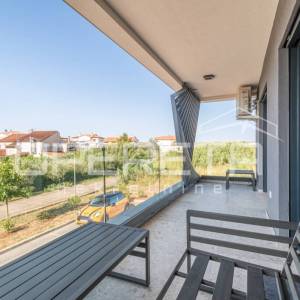 Istra, Umag  - Stan u centru, zgrada s garažom