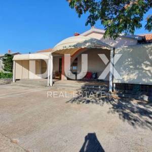 ISTRA, ŽMINJ – Imanje na 9.032 m², tri samostojeće kuće, dva bazena 