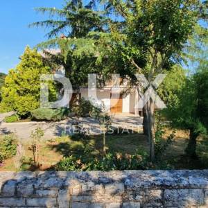 ISTRA, ŽMINJ – Imanje na 9.032 m², tri samostojeće kuće, dva bazena 