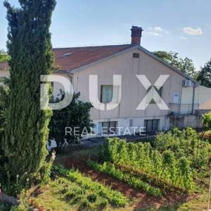 ISTRA, ŽMINJ – Imanje na 9.032 m², tri samostojeće kuće, dva bazena 