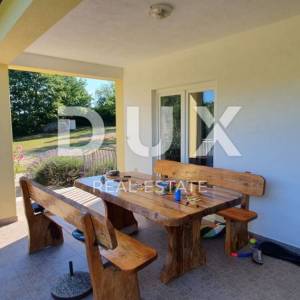 ISTRA, ŽMINJ – Imanje na 9.032 m², tri samostojeće kuće, dva bazena 