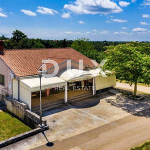 ISTRA, ŽMINJ – Imanje na 9.032 m², tri samostojeće kuće, dva bazena 