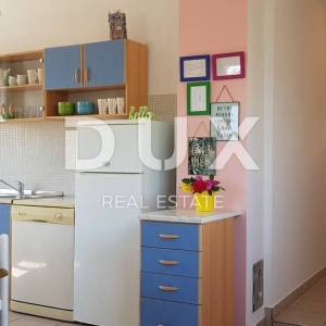 ISTRA, ŽMINJ – Imanje na 9.032 m², tri samostojeće kuće, dva bazena 