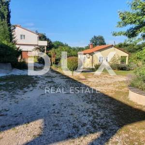 ISTRA, ŽMINJ – Imanje na 9.032 m², tri samostojeće kuće, dva bazena 