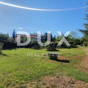 ISTRA, ŽMINJ – Imanje na 9.032 m², tri samostojeće kuće, dva bazena 