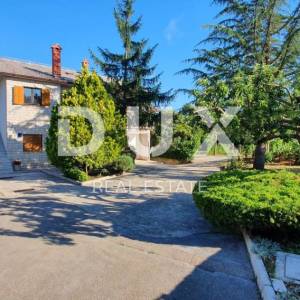 ISTRA, ŽMINJ – Imanje na 9.032 m², tri samostojeće kuće, dva bazena 