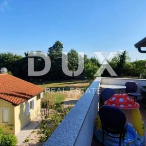 ISTRA, ŽMINJ – Imanje na 9.032 m², tri samostojeće kuće, dva bazena 