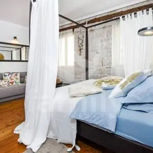 IZNIMNA DVA APARTMANA TIK DO MORA